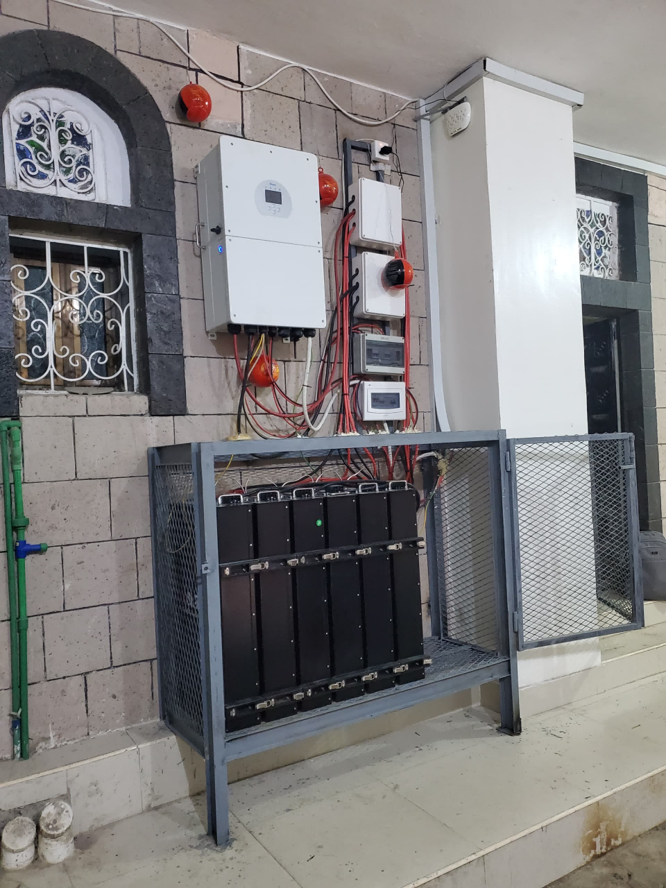 Yemen B-LFP48-200E with DEYE Inverter 60kWh Solar Power Storage for Hospital Energy Supply Project