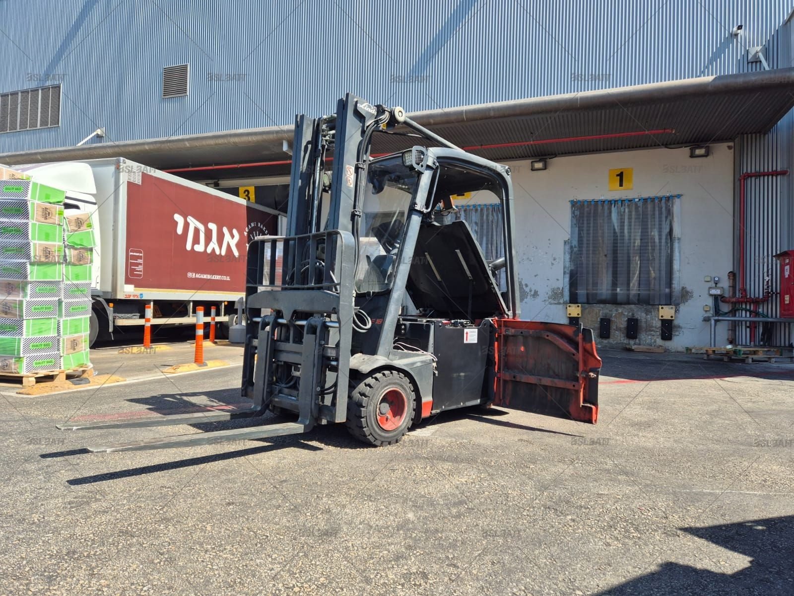 BSLBATT Lithium Battery Deployment in Cold Storage Warehouses Using Linde Forklifts in the Middle East